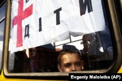 Під час евакуації поблизу міста Лиману на Донеччині, 11 травня 2022 року