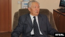 Орозбек Дүйшеев.