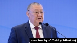 Токон Мамытов.