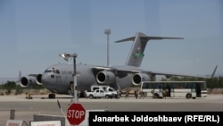 "Манас" аба майданындагы АКШнын Транзиттик жүк ташуучу борбору.