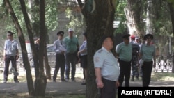 Полиция чарага килүчеләрне күзәтте