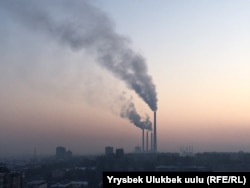 Вид на ТЭЦ из центра Бишкека в зимнее время. 2020 год.
