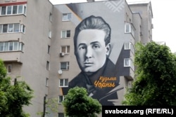 Графіці з выявай Кузьмы Чорнага на вуліцы Кузьмы Чорнага ў Менску. Ліпень 2020 году