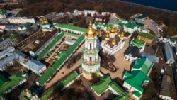 Києво-Печерська лавра – православний монастирський комплекс у Києві. Визначна пам’ятка історії та архітектури. Заснований 1051 року як печерний монастир за межами Києва. 1994 року разом із Софійським собором внесений до переліку Світової спадщини ЮНЕСКО