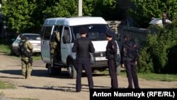Російські силовики у Строгонівці Сімферопольського району, Крим, 11 травня 2017 року
