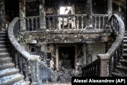 Інтер'єр драмтеатру в Маріуполі після бомбового удару армії Росії, що був здійснений 16 березня 2022 року, в укритті якого перебували сотні цивільних, зокрема діти. Маріуполь, 4 квітня 2022 року