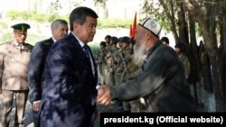 Сооронбай Жээнбеков на встрече с жителями села Ак-Сай. 26 июля 2019 года.