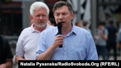 Игорь Эйдман (с микрофоном). Архивное фото