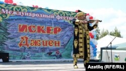 Әнвәр Фәизов скрипкада уйный