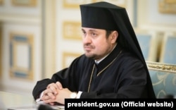 Єпископ Едмонтона і Західної єпархії УПЦ в Канаді Іларіон під час зустрічі з президентом України Петром Порошенком. Київ, 17 вересня 2018 року