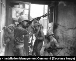 Войска ООН в бою на улицах Сеула. Корея, 20 сентября 1950 г.