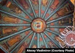 Потолок-небо в Успенской церкви
