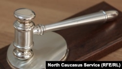 Судебный молоток, иллюстративное архивное фото 