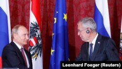 Орус президенти Владимир Путин менен Австриянын президенти Александр Ван Беллен