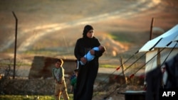 Сириядагы аял балдары менен. Ракка. Март, 2016-жыл.