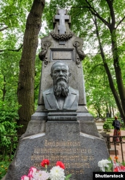 Могила письменника Федора Достоєвського (1821–1881) в Санкт-Петербурзі