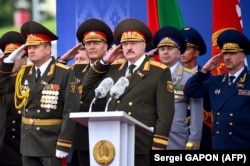 Лукашэнка з кіраўнікамі сілавых структур на парадзе. 2018