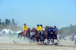 Талас облусу менен Чүй облусунун көкбөрү командалары Улуттук көчмөндөр оюндарынын жарым финалдык беттешинде. 20-сентябрь, 2019-жыл. Талас шаары.