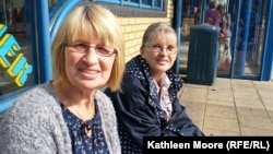 "The rich get richer and the poor get poorer...and it's all because of who's in government," says "yes" voter Louise Kemlo (right), pictured in Glenrothes with fellow "yes" voter Mary Kiersten.