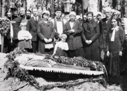 The Bujdo family together at Piotr's funeral in the 1930s