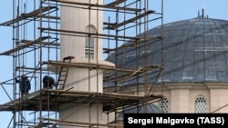 Aqmescitte Cuma Caminiñ quruluvı