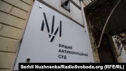 За даними слідства, у 2021-2022 роках народна обраниця набула у власність активи, які на понад 20 мільйонів гривень перевищують офіційні доходи та заощадження за цей період