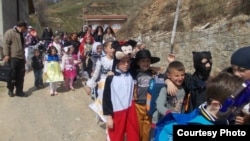 Школски карневал во село Броштица во Општина Центар Жупа.