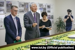 Данияр Усенов – Даниил Урицкий в центре. Источник издание Tut.by. Фото опубликовано 27.07.2018 года.