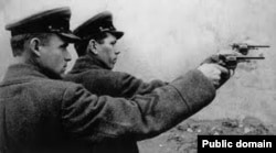 НКВДнын кызматкерлери. Архив сүрөт.