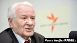 'Promenu celokupnog sistema nismo mogli da uradimo ni 5. oktobra', ukazuje Mićunović (na fotografiji)