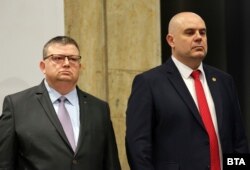 Бившите главни прокурори Сотир Цацаров и Иван Гешев на церемонията "Полицай на годината" в МВР, 17 декември 2019 г.