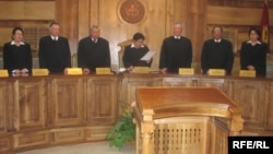 Кыргызстандын мурдагы Конституциялык сотунун курамы,  2010-жыл