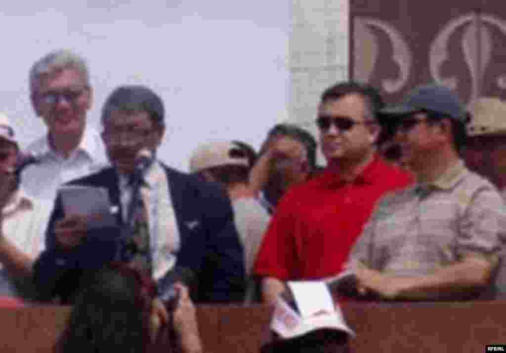 Өмүрбек Абдрахманов, Дооронбек Садырбаев, Өмүрбек Текебаев, Темир Сариев. 27-май, 2006-жыл