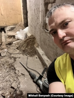 Mihail Beniaș la un șantier din Lituania