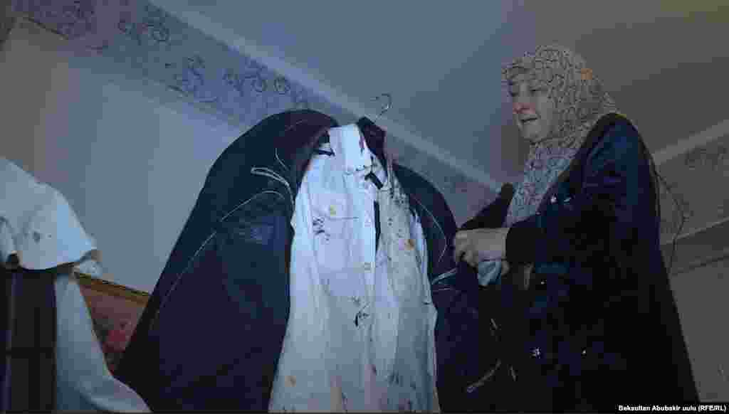 Алишерди атып кетишкенде үстүндө ушул кийимдер болгон. Бул үрөй учурган кылмыштын бети ачыла элек.