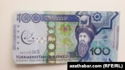 Нехватка наличности является одним из основных признаков экономического упадка в Туркменистане