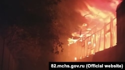 В результате пожара сгорела крыша и повреждены многие классные комнаты, сообщили источники (Иллюстративное фото)