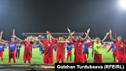 Футболисты сборной Кыргызстана. 16 января 2018 г. Объединенные Арабские Эмираты.