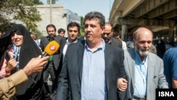 مهدی هاشمی هنگام معرفی خود به زندان اوین