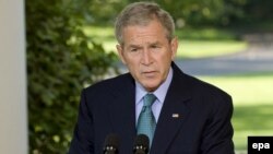 جرج بوش، رييس جمهور آمريکا، می گوید برنامه هسته ای ایران تهدیدی برای صلح جهانی است.
عکس از: epa