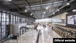 Aeroporti Ndërkombëtar i Prishtinës, i cili i është dhënë në koncesion për 20 vjet  një konzorciumi turko-francez.