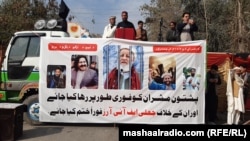 پي ټي اېم او پښتون قامي جرګې تر دې مخکې هم د خپلو ګرفتارو ملګرو خوشې کولو لپاره مظاهرې کړې دي. دا د فبرورۍ پر نهمه د خیبر جلسې انځور دی.