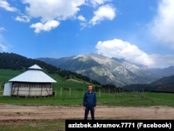 Азибек Акрамовдун Кыргызстанда түшкөн сүрөтү.