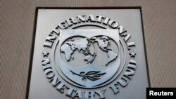 د پیسو نړیوال صندوق چارواکو په وروستیو کې د پاکستان د پور پروګرام د عملي کولو بهیر ته بیاکتنه وکړه - پخوانی انځور.