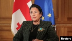 «Мій мандат діє доти, доки не буде законно обраний парламент, який законно обере когось замість мене» – Зурабішвілі 