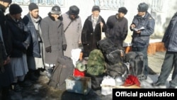 2017-жылы Аксы районунда кармалган "Йакын инкар" тобунун өкүлдөрү.