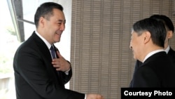 Президент Садыр Жапаров жана жапон императору Нарухито.