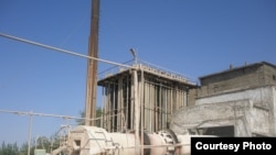 Айдеркен сымап комбинаты. Металлургиялык заводдун руда эритчү мештеринин бири. 28-июль, 2011