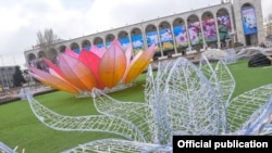 Оформление площади "Ала-Тоо" к празднованию Нооруза. 