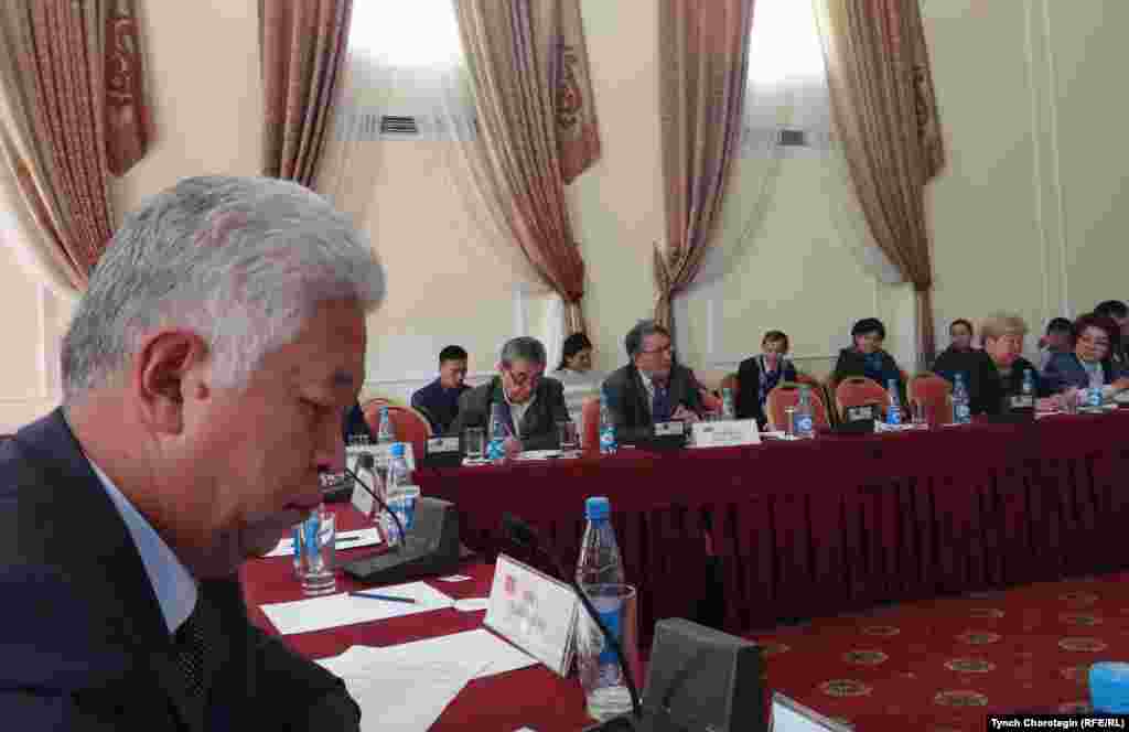 "Сталиндик репрессиянын күнөөсүз курмандыктары элдин эсинде" аттуу эл аралык илимий жыйын маалында. К.Молдокасымов. 08.11.2017.